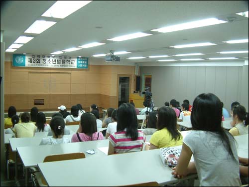 청소년 법률학교 개강식과 오리엔테이션 장면 